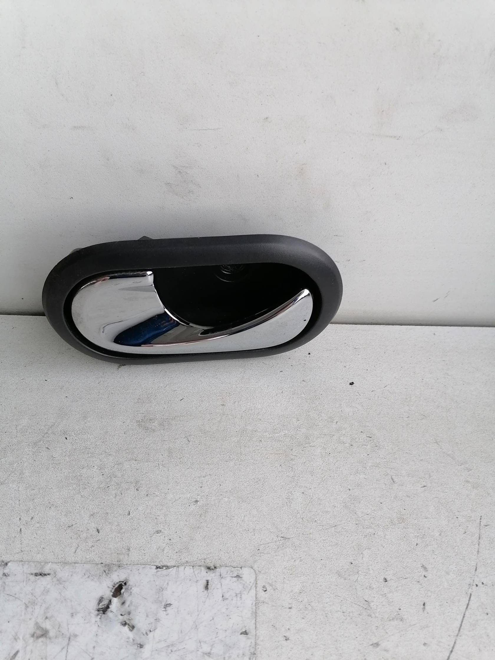 Maniglia int. apertura  porta ant. sx.